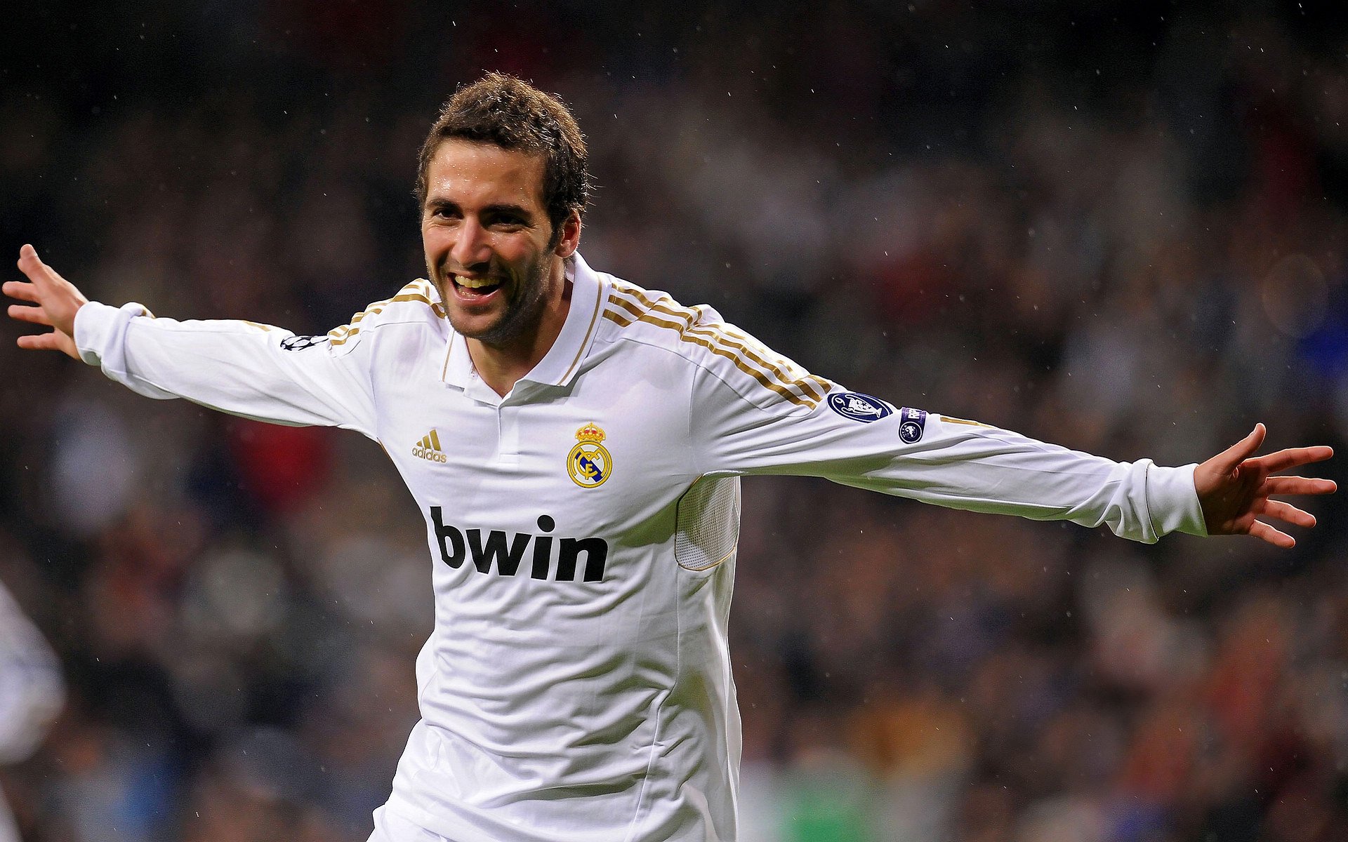 阿森纳迎来五连胜登顶英超，阿森纳英超成绩